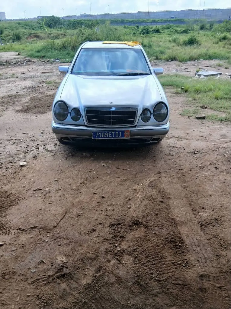 Mercedes-Benz Classe E (W210)